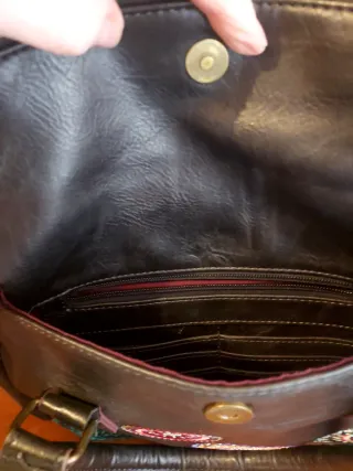 Bolso Desigual marrón oscuro con adornos
