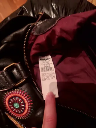 Bolso Desigual marrón oscuro con adornos