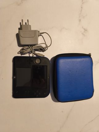 Nintendo 2DS Negra con Cargador y Funda