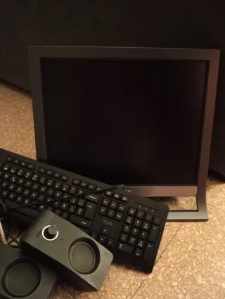 Pantalla, Teclado y Altavoces PC