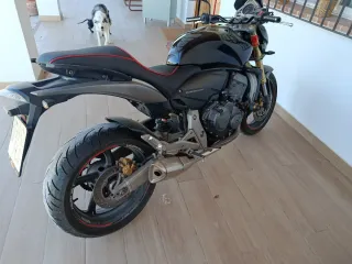 Se vende moto Honda Hornet