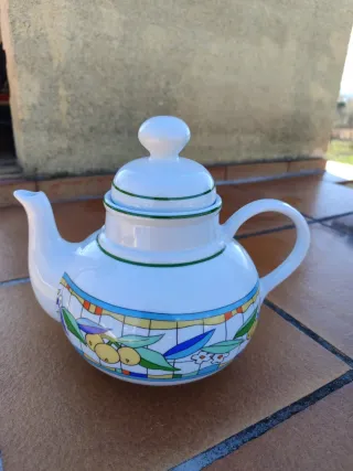 Tetera de porcelana multicolor