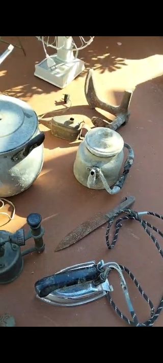 Lote antigüedades y otros enseres del hogar