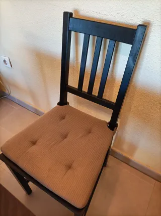 4 Sillas de madera Modelo STEFAN 002.110.88