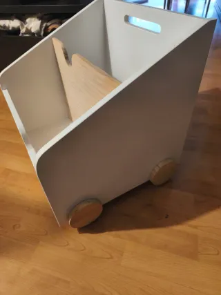 Estanteria-biblioteca infantil de fusta