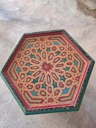 Mesa Hexagonal Árabe Decorada