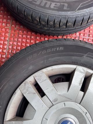 4 ruedas 195/65/15 con llanta acero (4 tornillos)