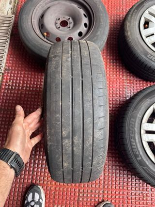 4 ruedas 195/65/15 con llanta acero (4 tornillos)