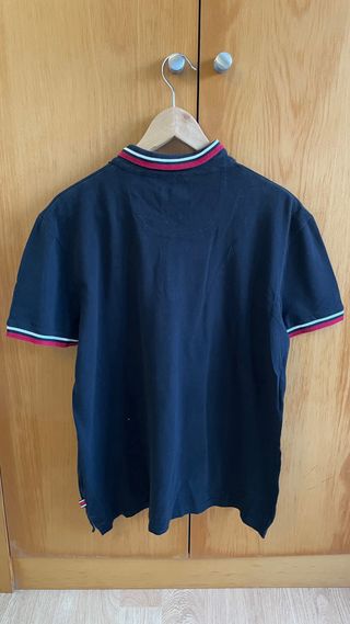 Polo hombre negro con ribetes