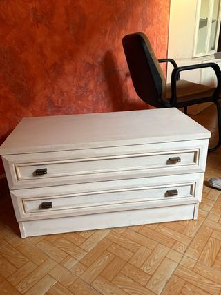 Cómoda de madera con 2 cajones