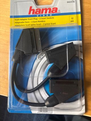 Adaptador Hama Scart Plug - 2 Scart Sockets