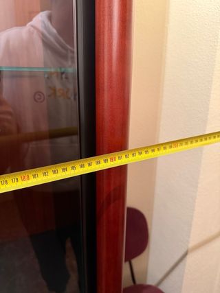 Mobile in legno con vetrine