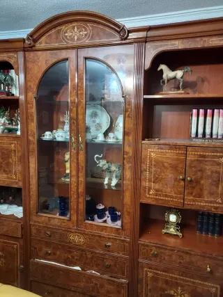 Mueble de salón madera y cristal