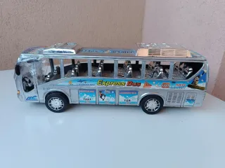 Camión de bomberos y autobús de juguete