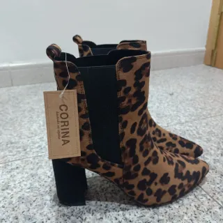 Botas de tacón con estampado de leopardo