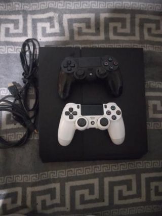 PS4 (PlayStation 4) con juegos
