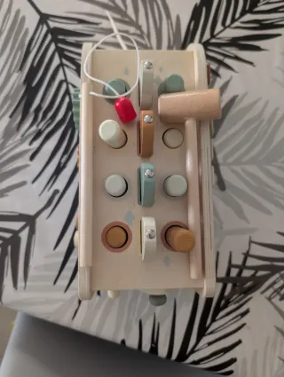 Caja de actividades de madera