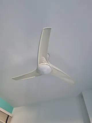 Ventilador de techo blanco