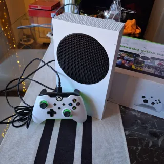 Xbox Serie S Blanca y Verde
