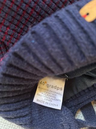 Gorros de niño con pompón.