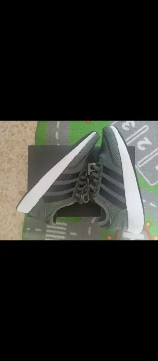 Zapatillas Adidas grises y negras niño talla 36/5