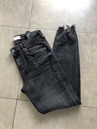 Pantalón vaquero Zara negro T-40