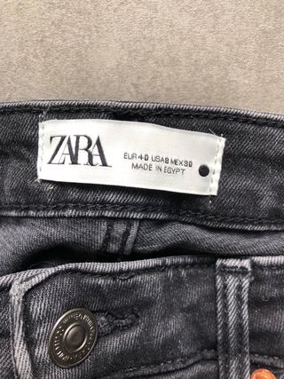 Pantalón vaquero Zara negro T-40