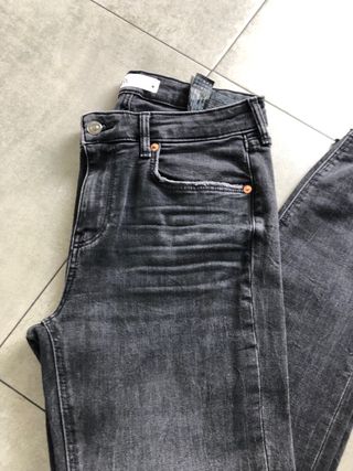 Pantalón vaquero Zara negro T-40