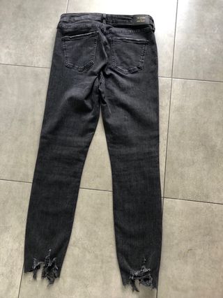 Pantalón vaquero Zara negro T-40