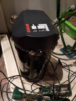 Chollo. Acuario grande con mueble