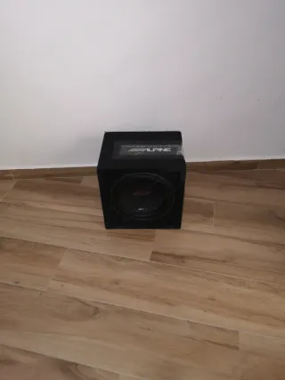 Subwoofer Alpine con etapa de potencia