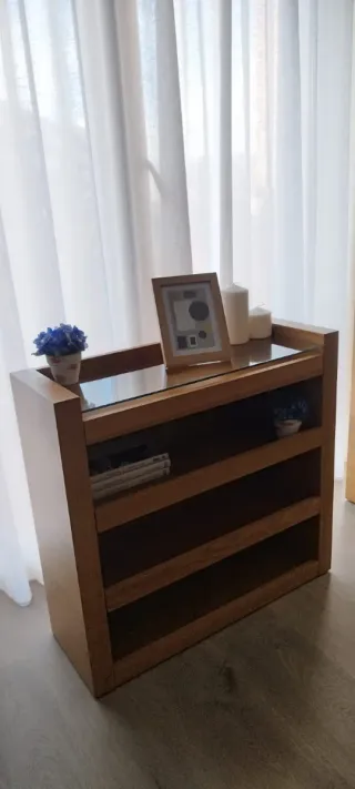 Dos mesas auxiliares idénticas