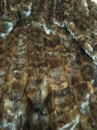 Abrigo de piel marrón