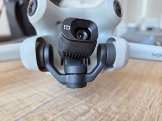 DJI Mini 4 Pro FlyMoreCombo+ (baterías grande), C1
