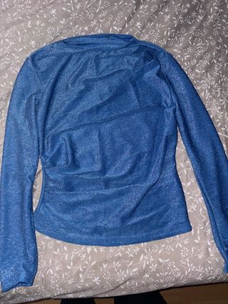 Camiseta azul brillante manga larga