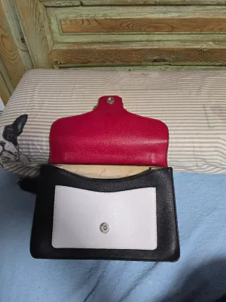 Bolso Guess Negro y Rojo