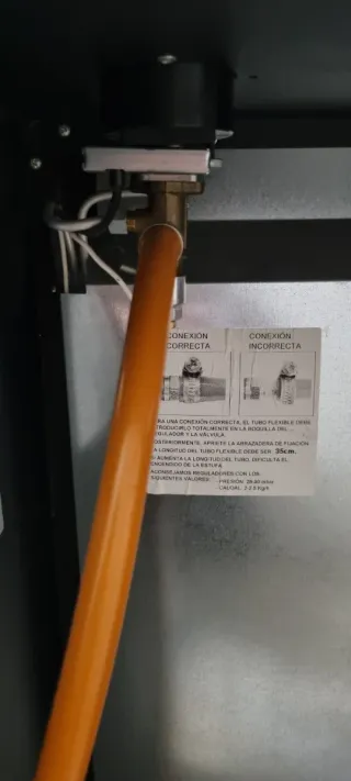 Estufa de gas Newholland Negra