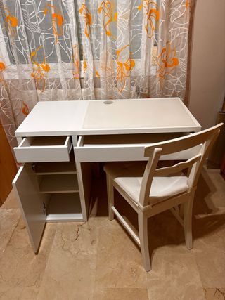 Scrivania bianca IKEA