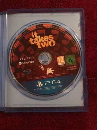 PS4 Slim Negra + Mando Blanco + Juego It Takes Two