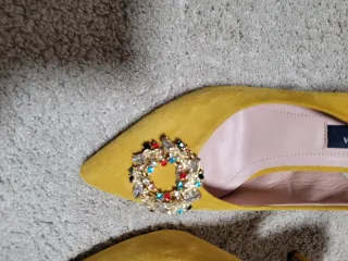 Zapatos tacón, el  broche se vende aparte
