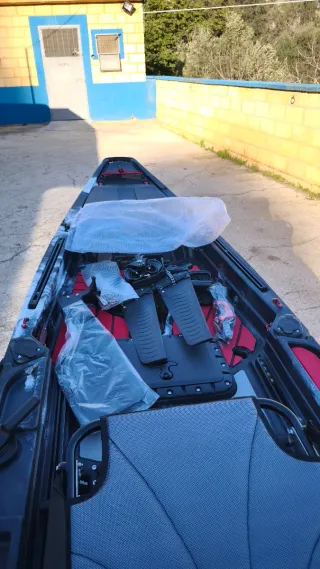 Se vende  kayak nuevo a estrenar.