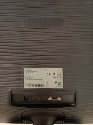 Monitor Samsung Negro 24” con cables incluidos