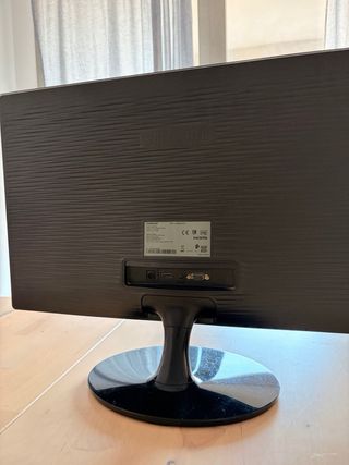Monitor Samsung Negro 24” con cables incluidos