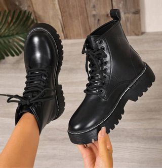 Stivaletti neri con plateau