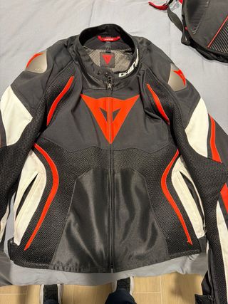 Conjunto moto: Casco, Chaqueta, Guantes