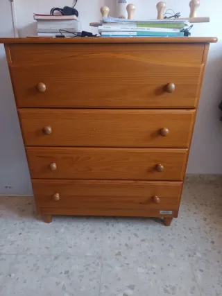 Cómoda de pino