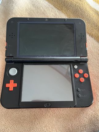 Nintendo 3DS XL Roja + Juego Tomodachi Life +funda