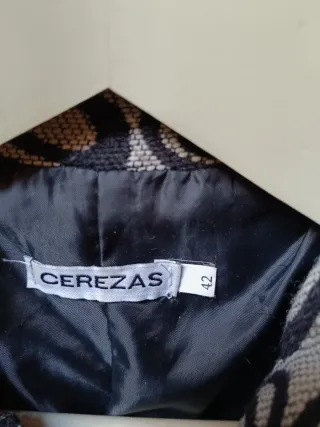 Abrigo CEREZAS Talla 42 Negro y Gris