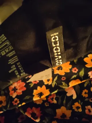 Falda floral negra multicolor