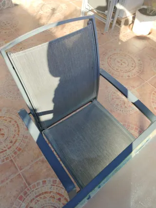 Conjunto mesa , sillas y sombrilla